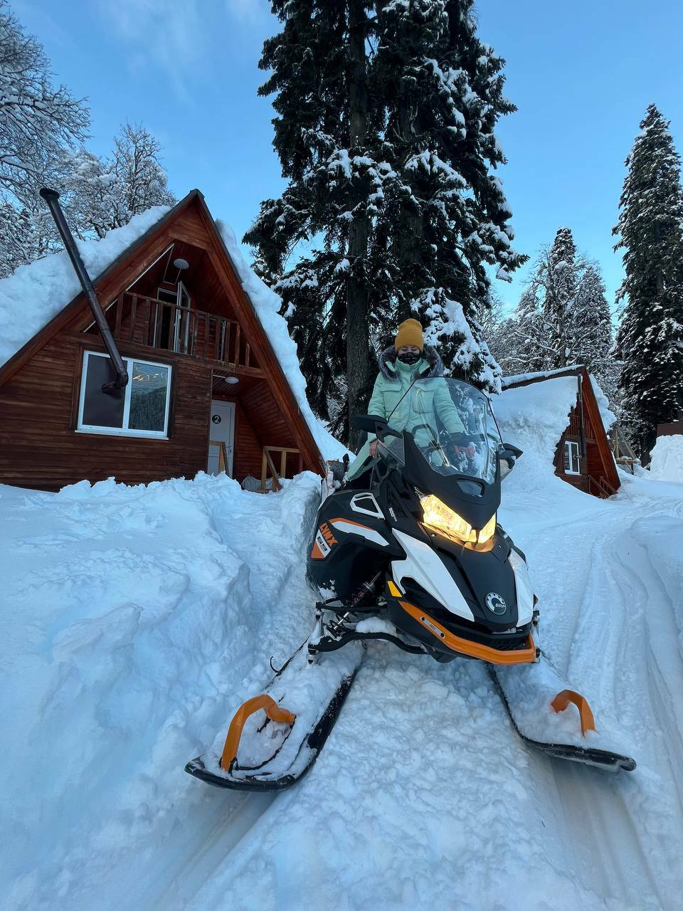 <span style="font-weight: bold;">НА СНЕГОХОДАХ ПО РИЦЕ</span> 